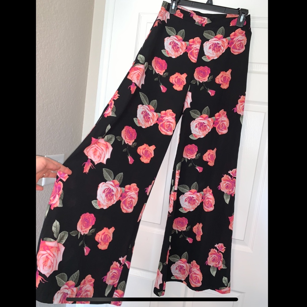 Gianni Bini high waisted wide-leg floral bottoms